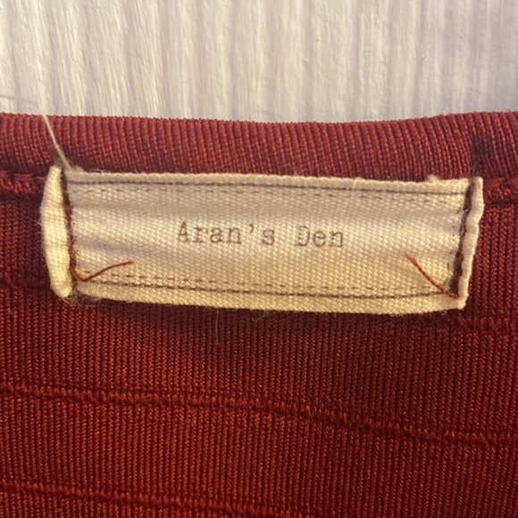 ARAN’S DEN MAROON DRESS - Picture 4 of 4